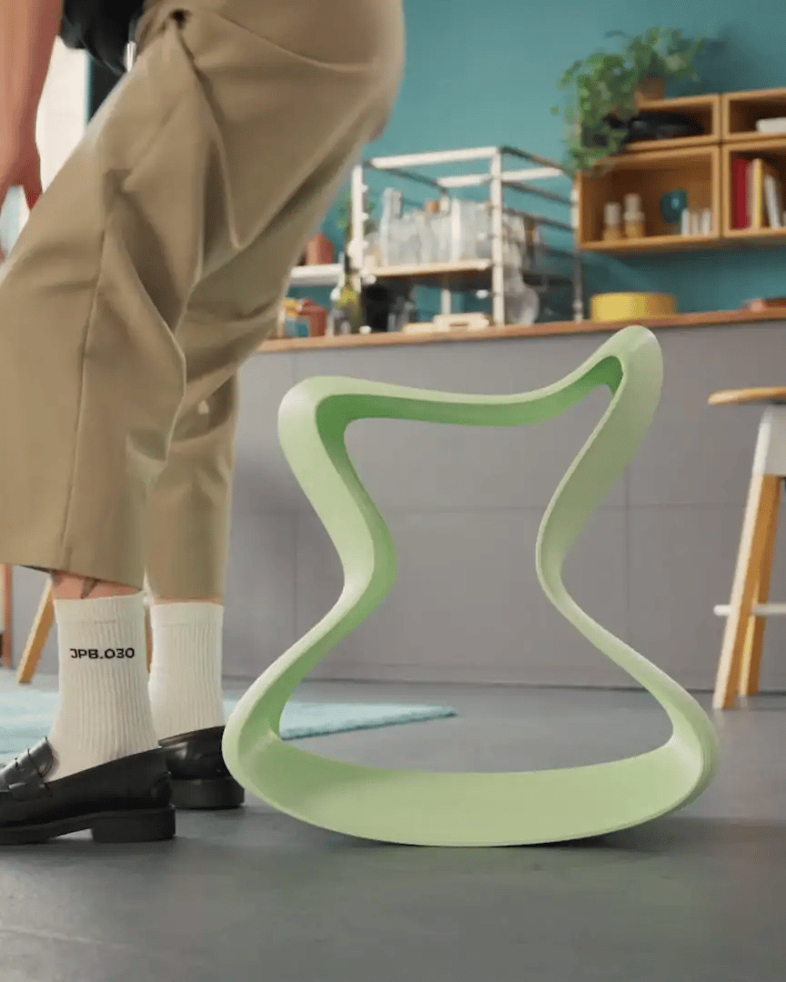 Flow Chair in Hellblau freigestellt